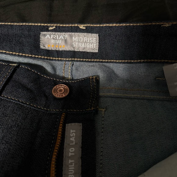 Women’s Ariat jeans - Picture 3 of 5